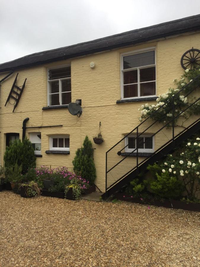 The Coach House At The Bull Inn Milton Keynes Exterior foto