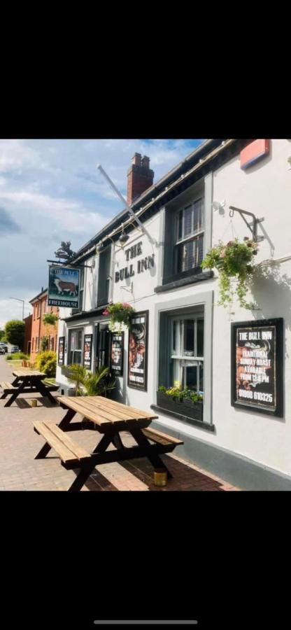 The Coach House At The Bull Inn Milton Keynes Exterior foto